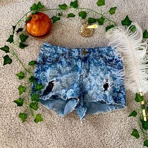 Gentle pattern blue Jean shorts
